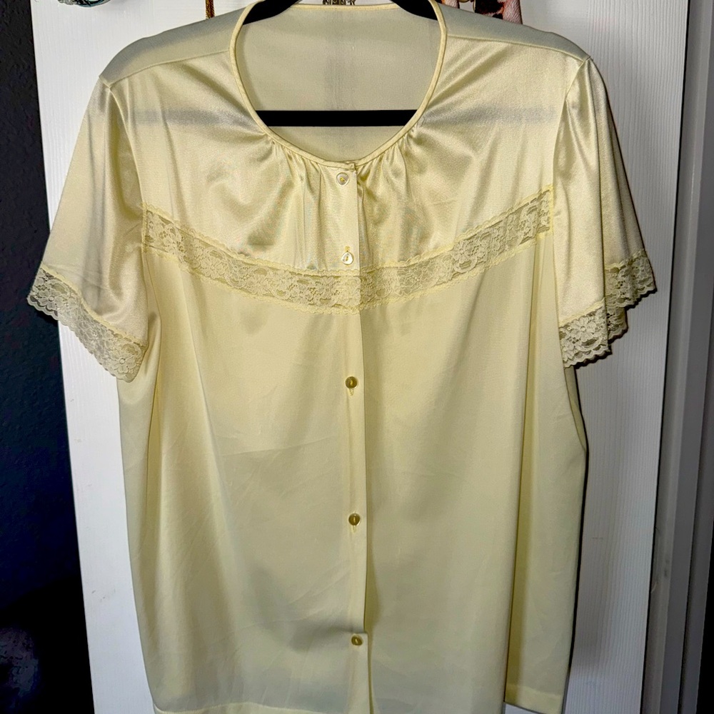 Vintage Vanity Fair women’s night shirt